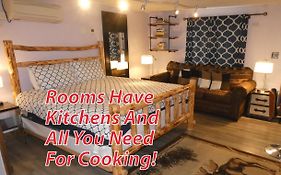 Yellowstone Motel - Adults Only - All Rooms Have Kitchens